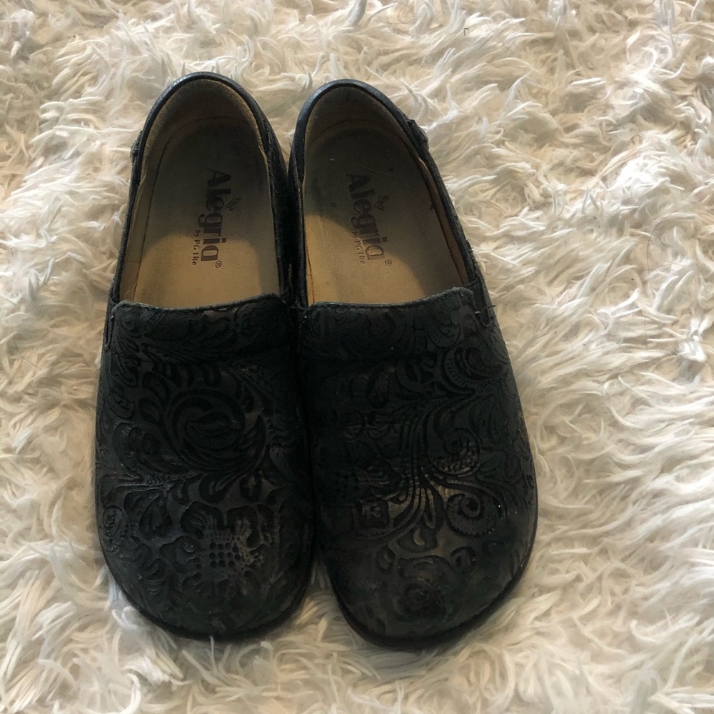 Size 7 women’s shoes